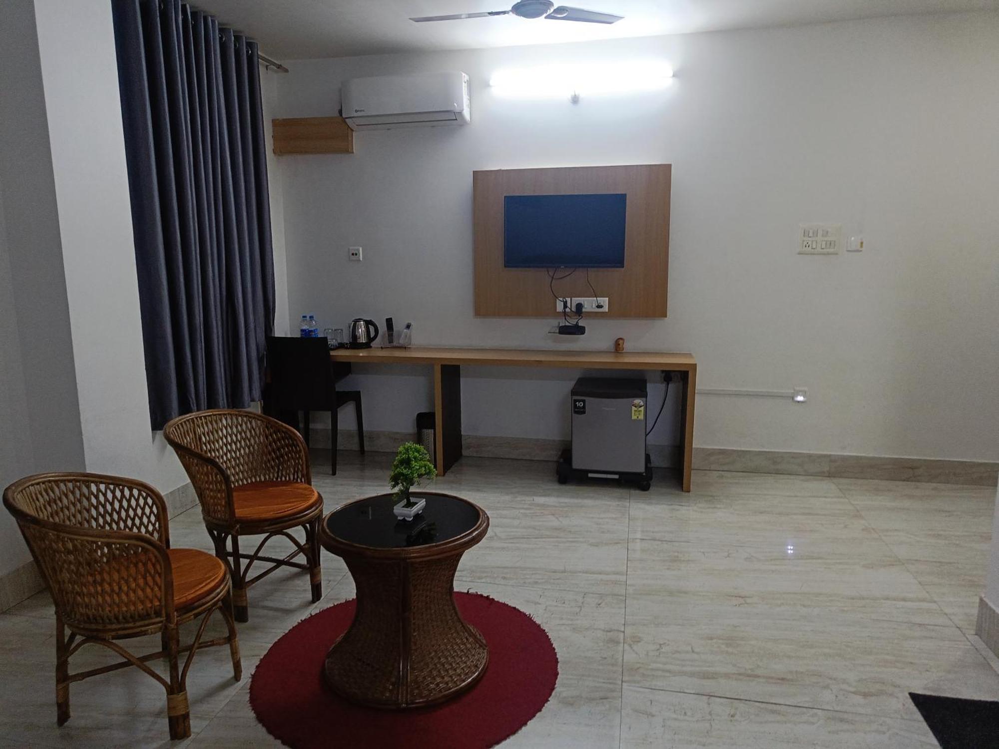 Hotel Mirana Guwahati Buitenkant foto
