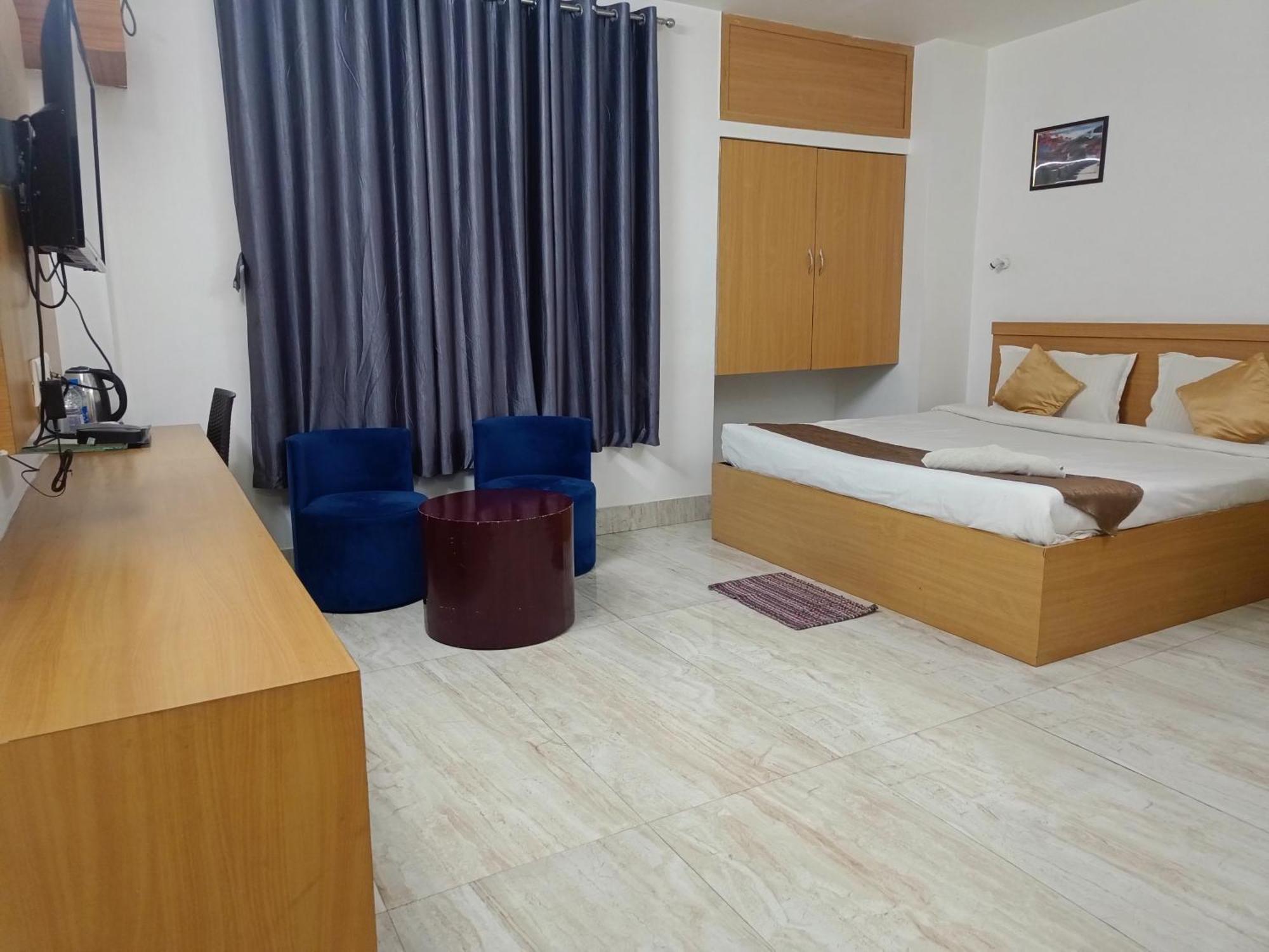 Hotel Mirana Guwahati Buitenkant foto