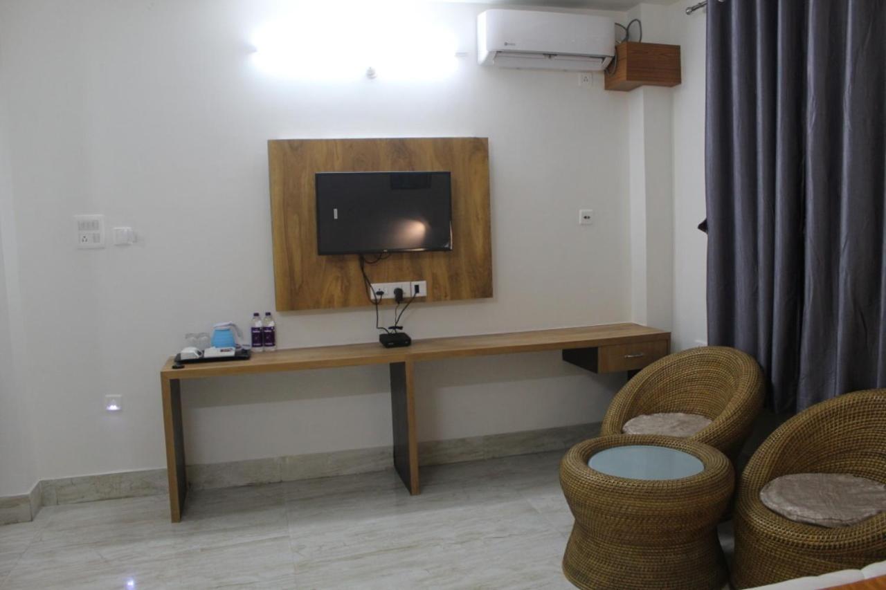 Hotel Mirana Guwahati Buitenkant foto